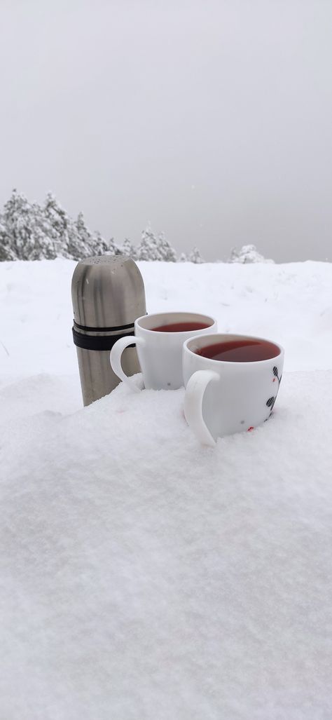 Tea Winter Aesthetic, Snow Coffee Photography, December Tea, Snow Couple, Winter Tea, Winter Instagram, Tea And Books, Time Photography, Winter Maternity