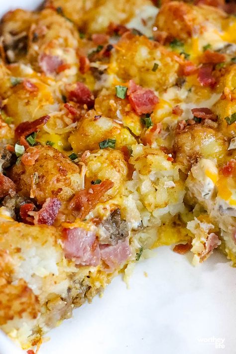 Tatertot Breakfast Casserole Crockpot, Overnight Tater Tot Breakfast Casserole, Tator Tot Casserole Breakfast, Tatertots Casserole Breakfast, Tater Tot Breakfast Casserole Sausage, Tater Tot Casserole With Bacon, Tater Tot Casserole Breakfast, Breakfast Casserole With Tater Tots, Tater Tot Sausage Breakfast Casserole