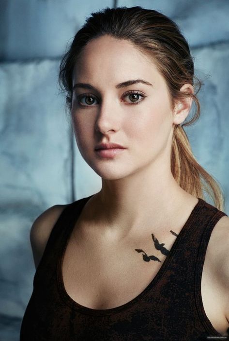 Tris Tatoos Divergent Costume, Divergent Tattoo, Divergent Dauntless, Female Book Characters, Divergent Tris, Divergent Movie, Tris Prior, Female Books, Matt Lanter