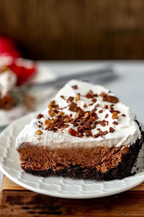 When you need a decadent and refreshing dessert, this recipe for Chocolate Cream Cheese Pie is perfect. It's a luscious, no-bake combination of creamy, rich chocolate and smooth, tangy cream cheese brought together in a buttery chocolate cookie crust. This easy-to-make freezer pie is perfect for spring and summer evenings when you are craving a sweet finish. Chocolate Cream Cheese Pie, Frozen Pie Recipes, Freezer Pies, Freezer Pie, Cold Breakfast, Chocolate Cookie Crust, Cream Cheese Pie, Chocolate Pie Recipes, Baked Pie Crust