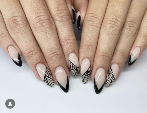 Spooky Chrome Nails, Dark Spooky Nails, Spooky Black Nails, Spooky Halloween Nail Designs, Elegant Halloween Nails, Halloween Nails Black, Spooky Nail Art, Nails Gels, Spooky Halloween Nails