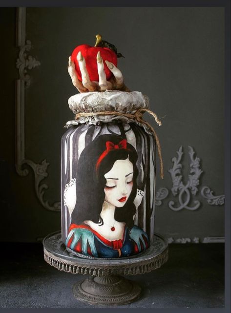 Elena Gnut, Barbie Dress Cake, Halloween Torte, Snow White Cake, Cookie Recipes Decorating, Fantasy Cake, Cake Decorating Designs, Disney Cakes, Painted Cakes