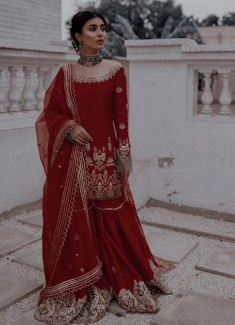 Red Gharara Outfit, Roka Outfits For Bride Simple, Red Nikkah Outfit, Barat Dresses Pakistani For Sisters Simple, Red Garara Dress, Garara Suit Indian Weddings, Rokha Outfits, Anand Karaj Suit, Gharara Bridal