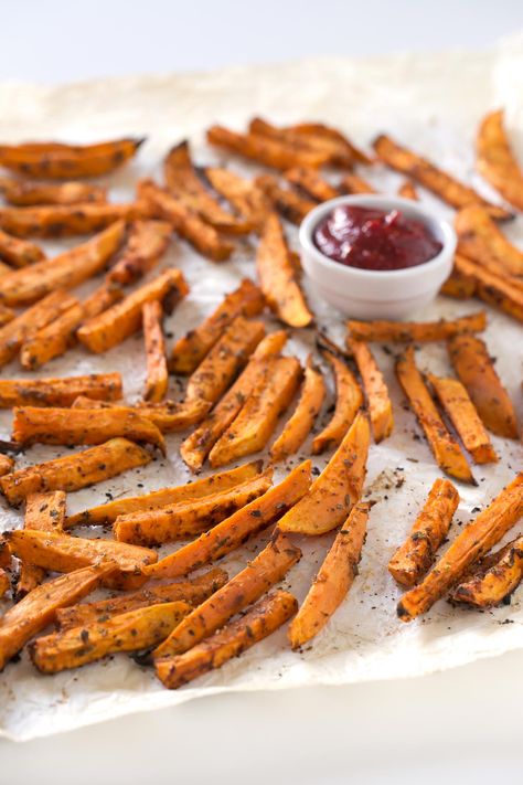 Batatas fritas al horno Best Baked Sweet Potato, Sweet Potato Recipes Roasted, Sweet Fries, Baked Sweet Potato Fries, Sweet Potato Recipes Baked, Sweet Potato Fries Baked, Fall Vegan Recipes, Loaded Sweet Potato, Vegan Sweet Potato