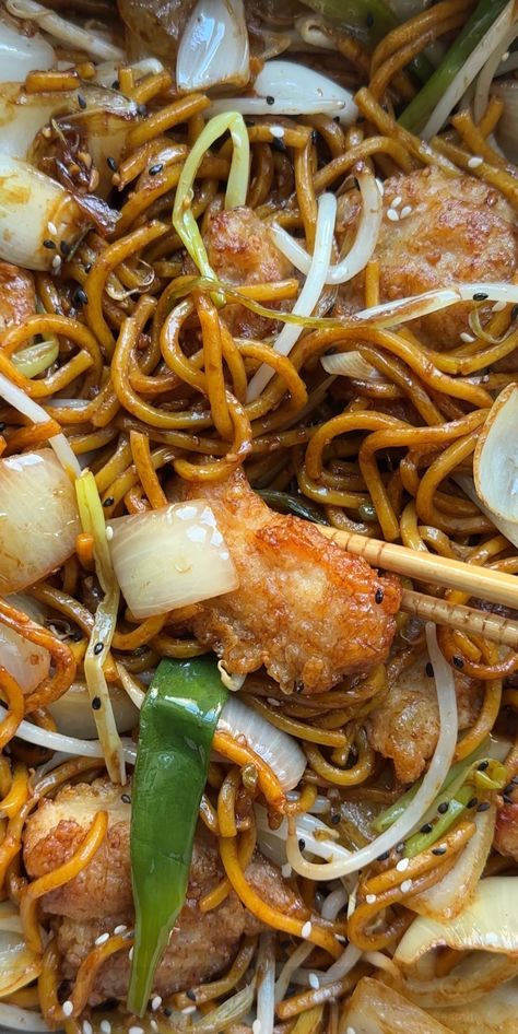 Chicken Chow Mein | Food By Remi Easy American Pancakes, Jamaican Oxtail Stew, Jamaican Curry Goat, Chicken Chow Mein Recipe, Jamaican Curry, Chow Mein Recipe, Creamy Macaroni And Cheese, Rice Food, Chicken Chow Mein