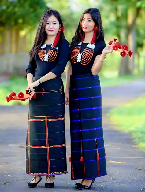 Indian Traditional Dresses State Wise, Mizo Traditional Dress, Nagaland Traditional Dress, India Traditional Dress, North East India, Female References, Cultural Fashion, Rare Features, Indian Skirt