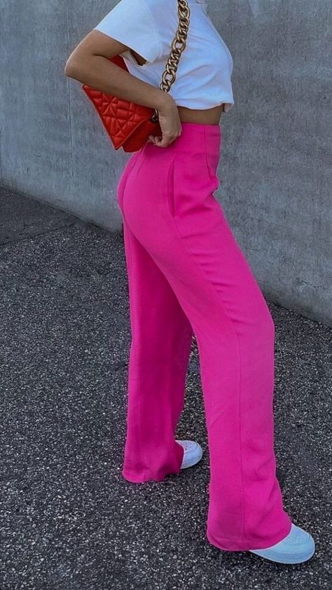 Hot Pink Wide Leg Pants Outfit, Pink Pants Outfit Summer, Pink Trousers Outfit, Neon Pink Pants, Pink Pants Outfit, Outfit Rosa, Uni Fits, Lunch Outfit, Hot Pink Blazers