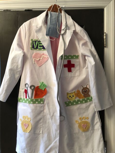 Diy Vet Costume Kids, Veterinarian Outfit, Veterinarian Costume, Vet Costume, Career Costumes, Best Diy Halloween Costumes, Diy Doctor, School Costume, Homecoming Week