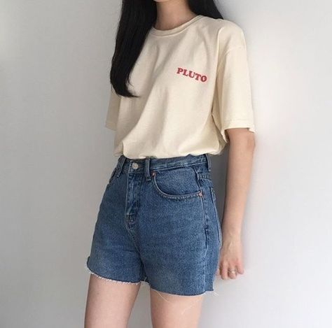 #fashion #outfits #koreanfashion #aesthetic #soaesthetic #tumblr #grunge #trendy #casual #streetwear #outfitideas #fashioninspo #streetstyle Mode Instagram, Summer Outfits For Teens, Korean Casual Outfits, Effortless Outfit, Korean Fashion Trends, Fashion Design Clothes, 여자 패션, Korean Outfits, Casual Style Outfits