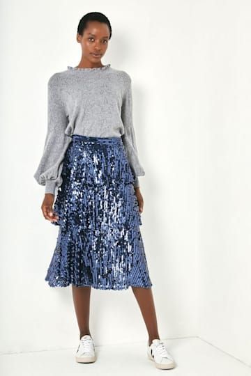 Sequin Skirt Outfit Casual, Metallic Skirt Outfit, Wyse London, Whimsical Clothes, Outfit Boda, Blue Sequin Skirt, Sequin Skirt Outfit, Holly Willoughby Outfits, Cinderella Outfit