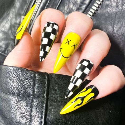 Goth Acrylic Nail Designs, Stiletto Nails Short, Horror Nails, Witchy Nails, Punk Nails, Goth Nails, Short Coffin Nails, Short Square Nails, Grunge Nails