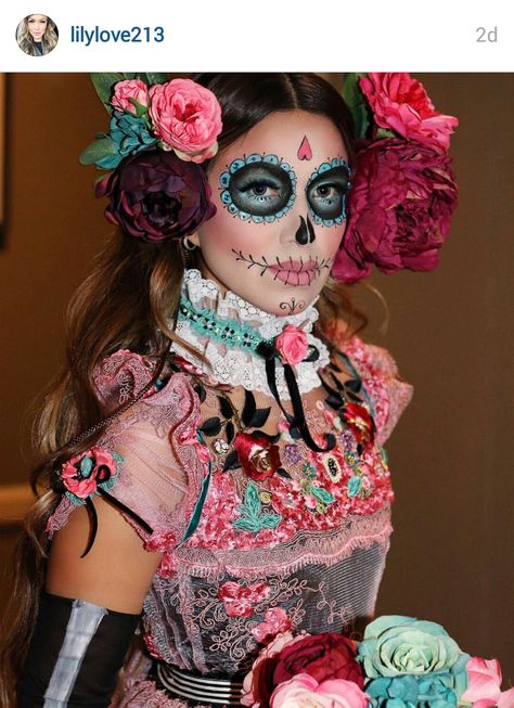 Makijaż Sugar Skull, Day Of Dead Costume, Diy Karneval, Catrina Costume, Day Of The Dead Makeup, Halloween Makeup Sugar Skull, Sugar Skull Costume, Halloween Make-up Looks, Dead Makeup