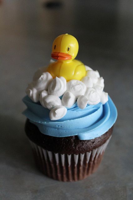 Ducky Cupcakes, Rubber Ducky Party, Shower Punch, Rubber Ducky Birthday, Rubber Duck Birthday, Cute Drinks, Shower Photos, Baby Shower Punch, Ducky Baby Showers