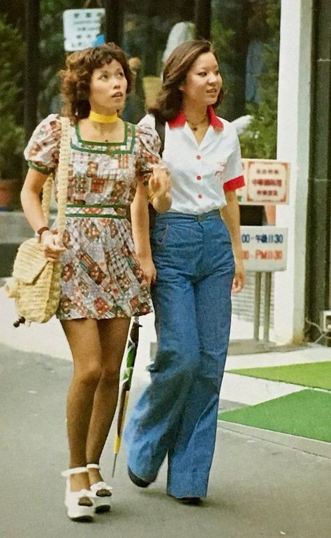 Japanese 60s Fashion, 70s Asian Fashion, 2010 Fashion Outfits, 70s Fashion Summer, 70s Queen, Vintage 70s Fashion, 60s Japan, Japan 70s, 1970s Outfits