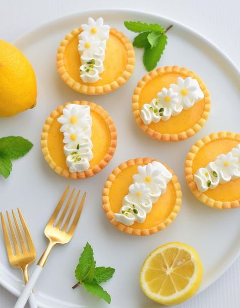 Bakery Snacks, Cake Buffet, Mini Lemon Tarts, Lemon Tarts, Pie Decoration, Food Infographic, Tart Dessert, Summer Cookies, Mini Tart