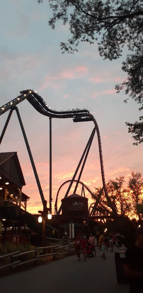 Canada Wonderland Aesthetic, Cedar Point Wallpaper, Canada's Wonderland Aesthetic, Canada Vibes Aesthetic, Theme Park Background, Canadas Wonderland Aesthetic, Roller Coaster Aesthetic, Canada Wonderland, Epcot Aesthetic