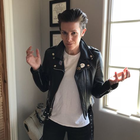 Cameron Esposito, Earth Fashion, Casual Basics, U Can, Tomboy Fashion, Capsule Wardrobe, Character Inspiration, Style Me, Vision Board