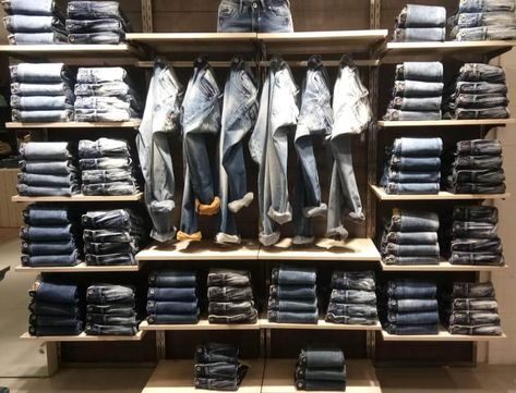 Mens Clothing Store Interior Design, Garments Shop Interior Display, Men's Clothing Store Design, Jeans Display, Best Business Casual Outfits, Store Plan, Painted Staircases, Clothing Store Displays, Clothing Store Interior