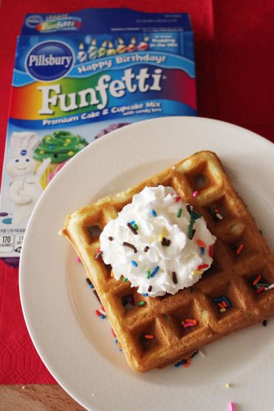 Best Waffle Batter Recipe, Waffles With Sprinkles, Brownie Batter Waffles, Easy Waffle Batter, Birthday Breakfast Kids, Funfetti Waffles, Breakfast Kids, Cake Breakfast, Easy Waffle Recipe