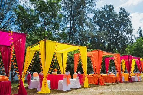 Sangeet Theme Ideas, Indian Haldi Decor, Tent Wedding Decorations, Tent Decorating Ideas, Parisian Brunch, Wedding Decor Indian, Carnival Wedding Theme, Decor Indian Wedding, Wedding Night Room Decorations