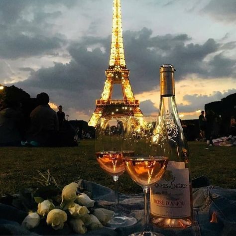 54 Likes, 4 Comments - Moments of Enjoyment (@momentsofenjoyment) on Instagram: “Evening in Paris, France...🍷🇫🇷 Photo: @vouge_magazine  #paris #france #aiffeltower #view #moment…” Paris Dream, City Of Love, Parisian Life, Paris Tours, Paris Aesthetic, Love And Romance, Paris Love, Dream Travel Destinations, Paris Photos