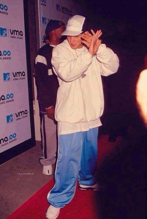 shy Eminem Eminem Outfits Girl, Eminem Pics, The Slim Shady, The Eminem Show, Eminem Wallpapers, Eminem Photos, Eminem Rap, Eminem Slim Shady, The Real Slim Shady