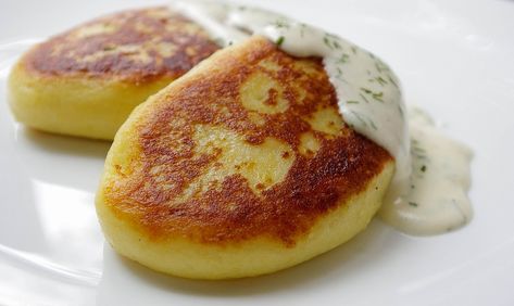 Lithuanian-style potato pancakes with meat - ☑️ a dish that is easy to make if using this recipe.🍽️ Try this food recipe right now! Lithuania Food, Lithuanian Recipes, Dill Recipes, Coconut Flour Pancakes, Potato Dumplings, Potato Pancakes, European Food, Meat Recipes, Dessert Recipes Easy