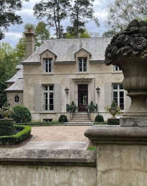 French Chateau Style Homes, French Country Exterior, Old Money House, French Exterior, European House Plans, French Style Homes, European Farmhouse, European Home, Countryside House