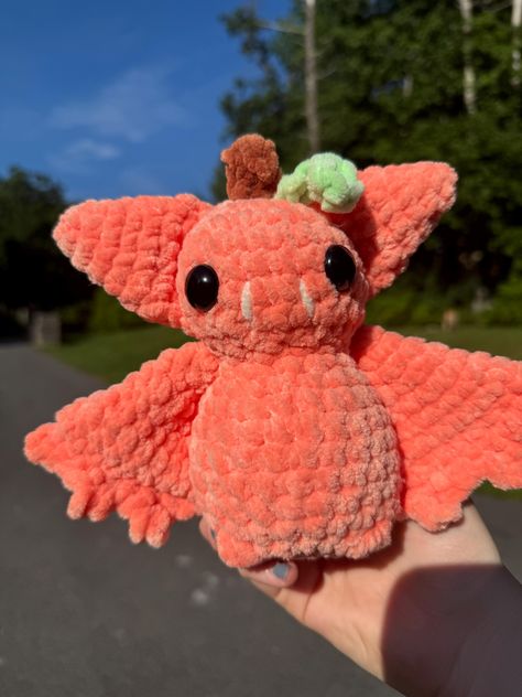 This handmade pumpkin bat is crocheted with love and the perfect addition to your spooky season! Made with soft chenille yarn, this bat is super cuddly! Halloween Crochet Stuffed Animals, Spooky Crochet Ideas, Plant Plushies, Crochet Patterns Plushies, Crochet Pictures, Lal Mirch, Bat Crochet, Diy Halloween Gifts, Crochet Candy