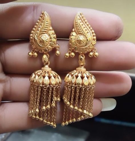 486001 Jumki Gold, Bengali Jewellery, Gold Necklace Price, Pretty Gold Necklaces, Gold Finger Rings, Gold Jewels Design, Bridal Jewelery, Pure Gold Jewellery, New Gold Jewellery Designs