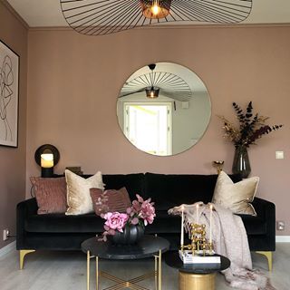 Vanessa Valderrama (@interiorbyvanessa) • Instagram photos and videos Black Living Room Ideas, Cleaning White Walls, Marble Home, Room Decor Cozy, College Apartment Decor, Black Living Room, Pink Living Room, Property Design, Neutral Living Room