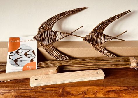 How to Make a Willow Swallow for Beginners? Willow Weaving Projects, Willow Weaving Beginners, How To Polish Shells, Kit Willow, Willow Sculptures, Flat Screwdriver, Straw Weaving, Willow Weaving, Bird House Kits