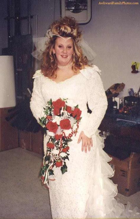 Tacky 80s Wedding Dress Funny Pics Of People, Ugly Wedding Dress, Tacky Wedding, 1980s Wedding, Never Get Married, Worst Wedding Dress, Awkward Wedding Photos, 80s Wedding, Hair Fails