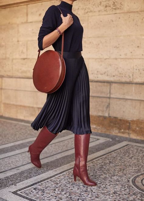 Rok Outfit, Red Boots, Brown Bag, Winter Trends, 가을 패션, Mode Inspiration, Fall Winter Outfits, Fashion Styles, Street Styles