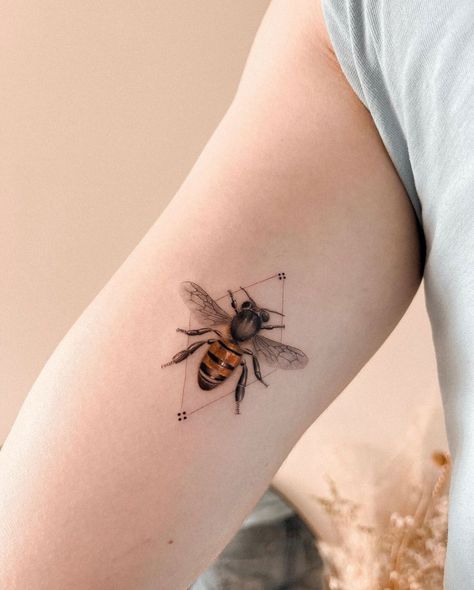 Native Indian Tattoos, Amazing 3d Tattoos, Bumble Bee Tattoo, Koi Fish Tattoo, Egyptian Tattoo, Indian Tattoo, 3d Tattoos, Bee Tattoo, Cute Tattoos For Women