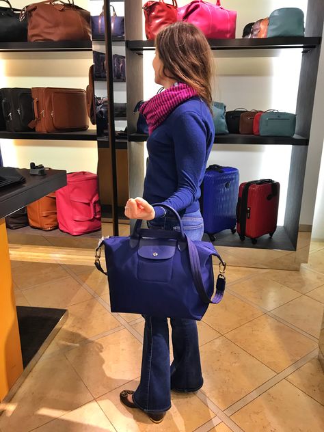 #Longchamp #LePliage #Neo #Navy 😊 Longchamp Navy Outfit, Bangalore House, Navy Longchamp, Navy Longchamp Bag, Longchamp Boxford Travel Bag, Longchamp Bag, What In My Bag, Celine Luggage Bag, Airport Style