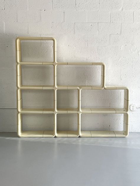 Post Modern Shelving, Space Age Interior Mid Century Modern, Spaceage Furniture, Age Furniture, Space Age Interior, Space Age Furniture, Vintage Furniture Design, Aluminum Coffee Table, Origami Fashion