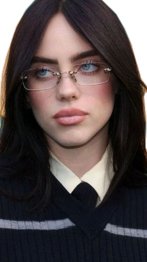 im going to be posting Billie elish more and more Billie Eilish Reference Photos, Billie Eilish No Makeup, Billie Portrait, Billie Eilish Face, Rimless Glasses Women, Makeup With Glasses, Bad Eyesight, Billie Jean, Applying Makeup