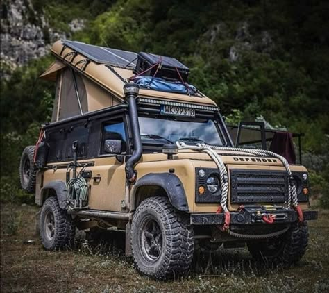 Volvo Offroad, Land Rover Defender Camping, Mobil Off Road, Defender Camper, Adventure Car, Overland Truck, Hors Route, Bug Out Vehicle, Roof Tent