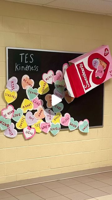 Debra Anderson, M.Ed. on Instagram: "While talking about street artist/author @jasonnaylor and his positivity, that got me thinking of a fun collaborative project for the tigerartists involving conversation hearts with positive messages for Kindness Week! This was a fun one! Thanks for being so inspiring Jason!💖🙏🏻🥰
.
.
.
.
.
.
.
#kindnessweek #kindnesschallenge #kindnessmatters #kindness #kindnessrocksproject #tigerartists #tpsprepares #windowdisplay #artteachersofinsta  #teachers #elementary-school  #visualwindows  #artteacher #curate #bulletinboardideas  #primaryeducation #earlychildhood #heartart #valentinesdayart #earlychildhoodteacher #lessonplans #artlessonplans #teachersfollowteachers #artteachersrock #instalike #instagram #teachersrock  #artkids  #childrenslibrarian #artsandcra Kindness Week, Kindness Challenge, Early Childhood Teacher, Conversation Hearts, Primary Education, Kindness Matters, Kindness Rocks, Converse With Heart, Art Lesson Plans