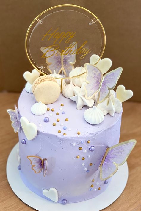 One Layer Cake Design Birthdays, Cake Pastel Colors Birthday, Butterfly Buttercream Cake, 3 Layer Cake Design, 3 Layer Birthday Cake, Cake With Baterflay, Pastel Butterfly Cake, Daisy And Butterfly Cake, Light Purple Butterfly Cake