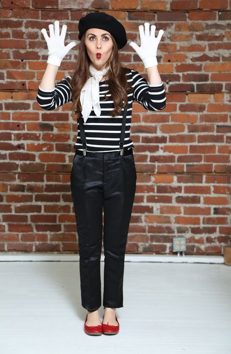 quick and easy mime costume for halloween.  by corilynn Mime Artist Costume, French Mime Costume, Mime Costume Diy Women, Mine Costume, Halloween Mime, Office Costumes, Costume Meme, French Mime, Mime Costume