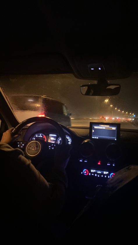 Night Taxi Aesthetic, Audi Aesthetic Night, Taxi Aesthetic Night, Audi Night Drive, Audi Snap, Taxi Aesthetic, Audi Aesthetic, Rich Cars, Cold Rain