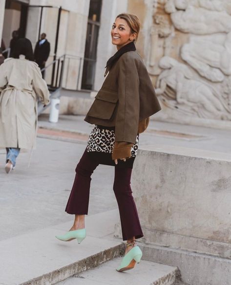 Ramya Giangola wearing the Loewe Trapeze Parka to Paris Fashion Week 2023. This jacket and look for less options on the blog Julesee.com. Ramya Giangola, Camille Styles, Paying Attention, Fit Board Workouts, Workwear Fashion, Cropped Flares, Parka Jacket, Sports Design, Stretch Pants