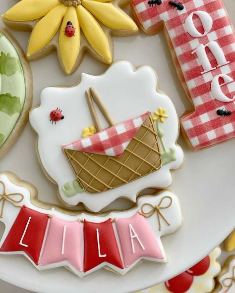 Picnic Decorated Cookies, Picnic Cookies Decorated, Picnic Cookies, Family Reunion Cakes, Sugarbelle Cookies, Camping Cookies, Garden Cookies, Biscuit Decoration, Cookie Recipes Decorating