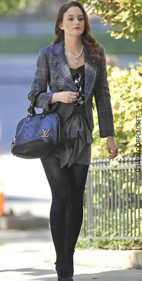 Blair Season 1 Outfits, Blair Waldorf Business Style, Blair Waldorf Sweater, Blair Waldorf Bags, Blair Waldorf School Outfit, Blair Waldorf Outfits School, Blare Waldorf Outfits, Blair Waldorf Summer, Blair Waldorf Winter