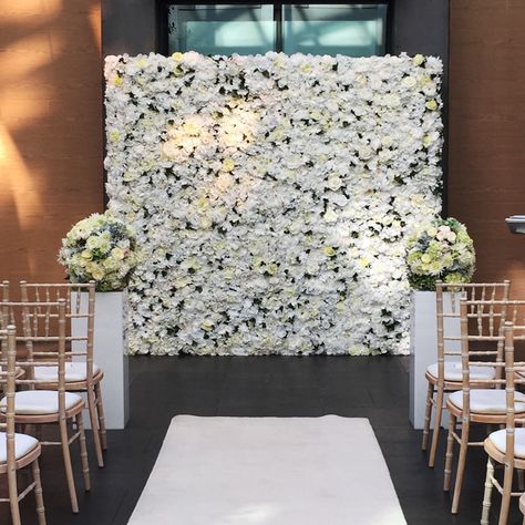 Arosi Decor, Flower Wall Wedding Ceremony Backdrop, Ceremony Backdrop Indoor, Wedding Reception At Home, Wedding Photo Walls, Flower Backdrop Wedding, Flower Walls, Flower Wall Wedding, Gold Backdrop