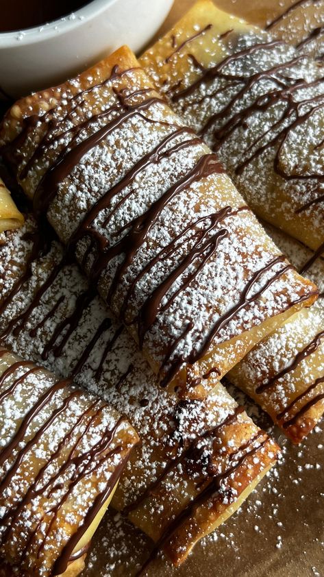 Air Fryer Cannoli, Fried Desserts, Egg Rolls Recipe, Cannoli Filling, Chocolate Roll, Egg Roll Wrappers, Egg Roll Recipes, Wontons, Egg Roll