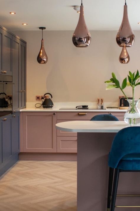 Looking to create a showstopper kitchen that is warm and comfortable, this space combines two beautiful colours; Slate Blue and Vintage Pink to create a space that ties in with the colour scheme of the open-plan living area, while remaining practical. Dark Blue Kitchen Cabinets Pink Walls, Pink And Dark Wood Kitchen, Dark Blue And Pink Kitchen, Pink Blue Kitchen, Pink And Navy Kitchen, Dark Blue Kitchen Diner, Dusky Pink Kitchen Walls, Navy Kitchen Pink Tiles, Kitchen Living Area Open Plan