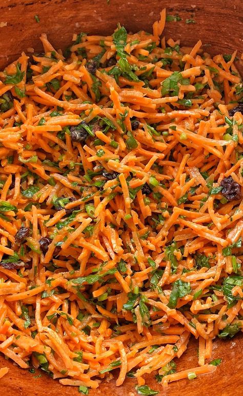 ‘Honey’ Mustard Shredded Carrot Salad Shredded Carrot Salad, Best Vegan Salads, Shredded Carrots, Vegan Salads, Veggie Stock, Carrot Salad, Smitten Kitchen, Healthy Salad, Vegan Salad